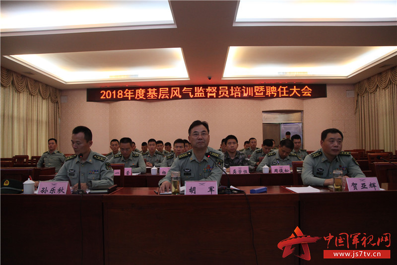 赵雅芝现身长沙步行街 红色旗袍展显古典美“tyc7111cc太阳成集团”(图2) tyc7111cc太阳成集团