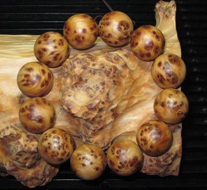 男孩街头走失巡警倾情相助家属送锦旗表感谢:太阳成tyc7111cc(图3) tyc7111cc太阳成集团