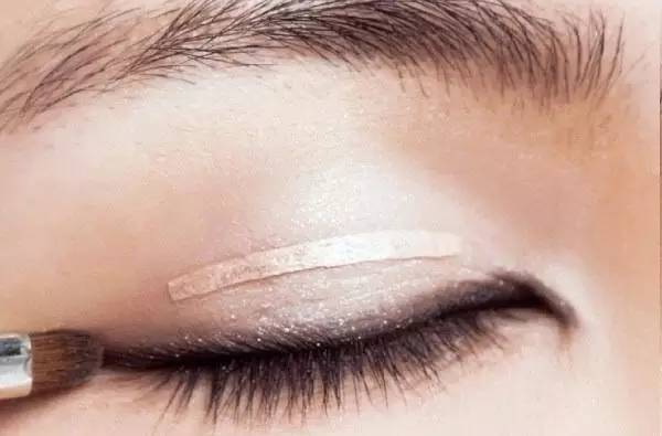 tyc7111cc太阳成集团|硬核!《007:无暇赴死》海报弹孔满布危机四伏(图4) 太阳成tyc7111cc官网