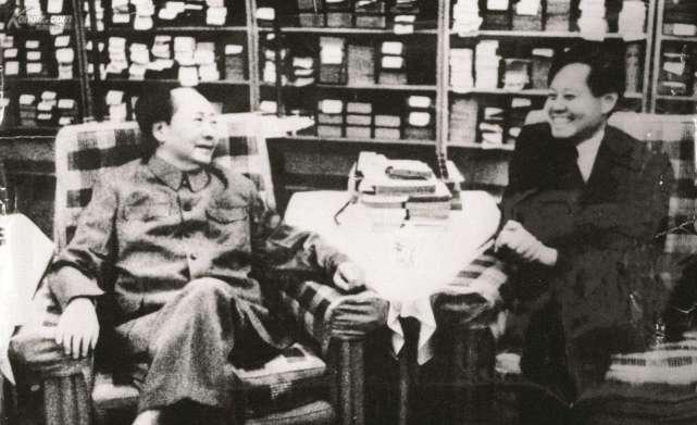 “太阳成tyc7111cc官网”黄炳胜召开庆祝“八一”建军节座谈会(图2) 太阳成tyc7111cc官网