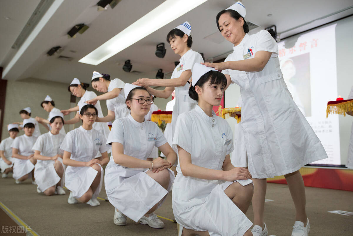 【太阳成tyc7111cc】
事业单元三大岗位 外人看鲜明亮丽 其实多数人是条约工(图7) 【太阳成tyc7111cc】
事业单元三大岗位 外人看鲜明亮丽 其实多数人是条约工(图7)