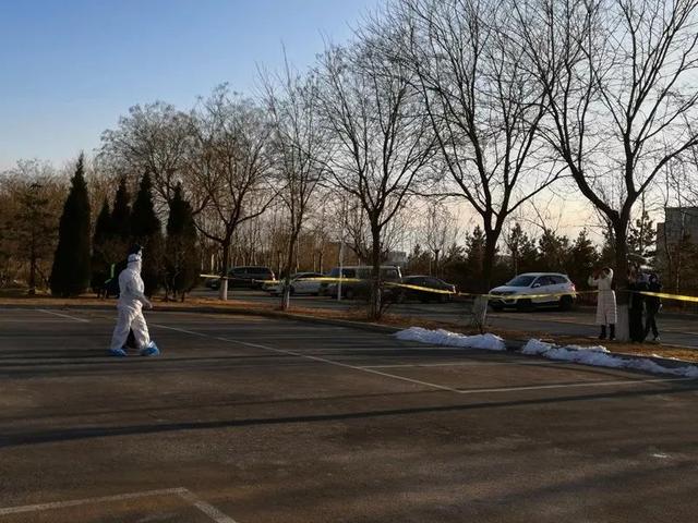 tyc7111cc太阳成集团_郑嘉颖拍戏受伤 脖子贴纱布被嘲遮掩吻痕(图)(图4) 太阳成tyc7111cc官网