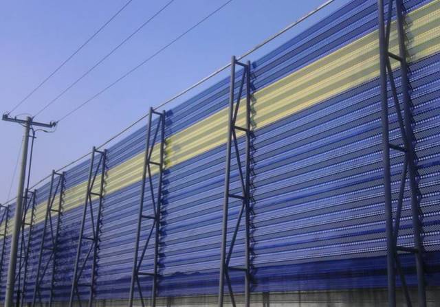 太阳成tyc7111cc官网-曾沛慈香港快闪72小时拚治装 超模梦碎独剩双脚磨出水泡(图3) 太阳成tyc7111cc官网