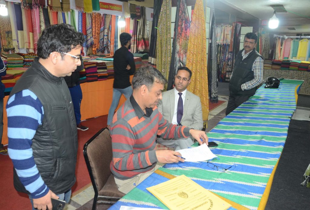 传奇杂志《电影手册》全体编辑辞职 与新股东未来发展方向意见相左【太阳成tyc7111cc官网】(图2) 太阳成tyc7111cc官网