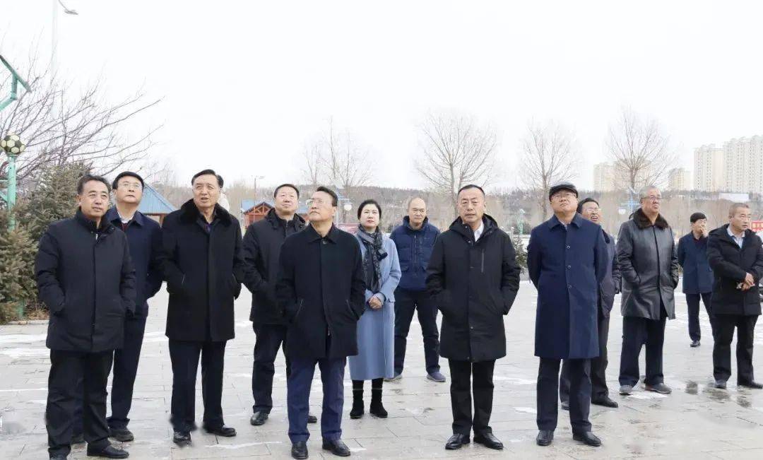 太阳成tyc7111cc官网：
【盟市动态】乌兰察布市政协主席集会成员团体视察乌兰察布市生态建设事情(图3)