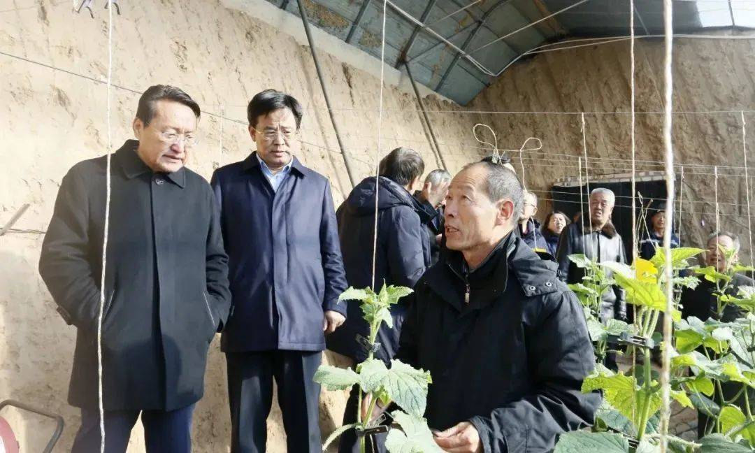 太阳成tyc7111cc官网：
【盟市动态】乌兰察布市政协主席集会成员团体视察乌兰察布市生态建设事情(图5)